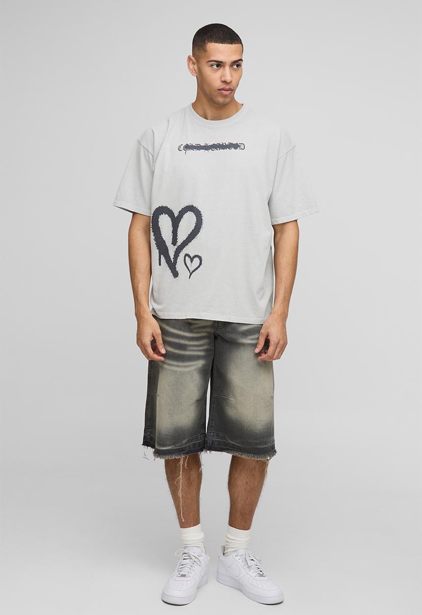 boohooMAN - Oversized Graffiti Heart Graphic Washed T-shirt - Light Grey