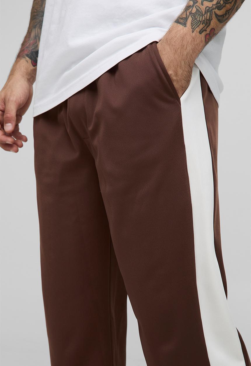 boohooMAN - Elasticated Waist Relaxed Fit Side Panel Track Pants - Chocolate