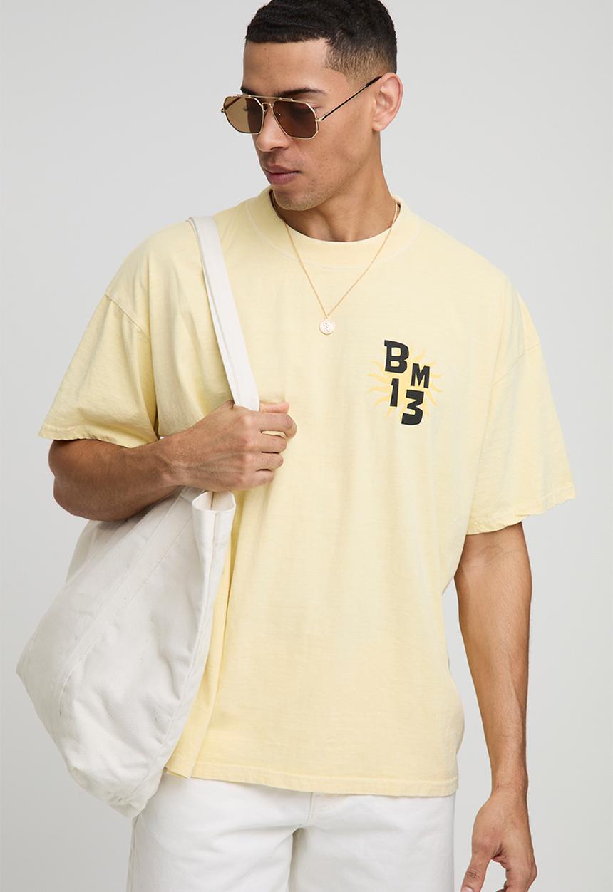 boohooMAN - Oversized Extended Neck Washed Saint Tropez Graphic T-Shirt - Lemon