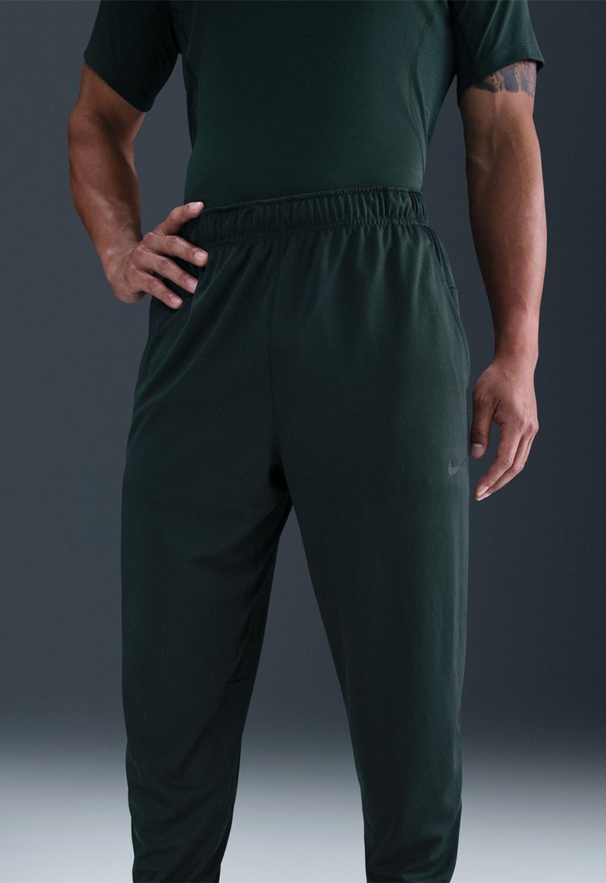 Nike - Totality Dri-FIT Tapered Versatile Pant  - Seaweed/Black