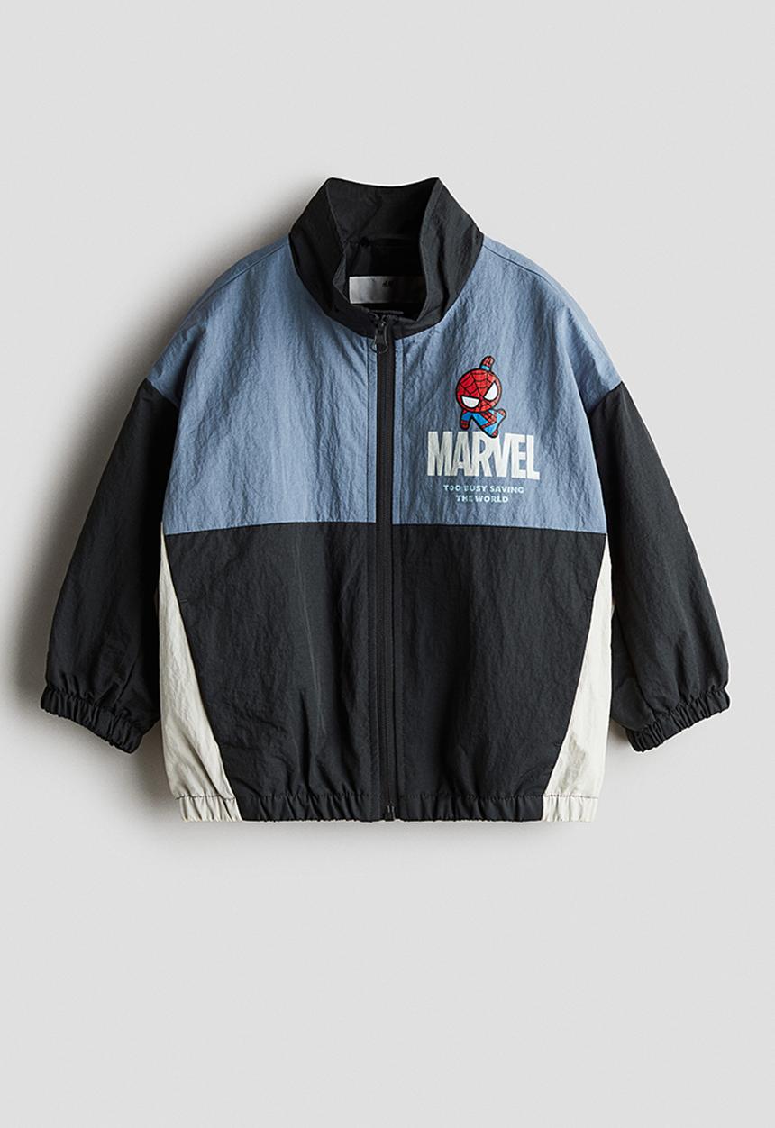 H&M - Printed windbreaker - dark grey/marvel 