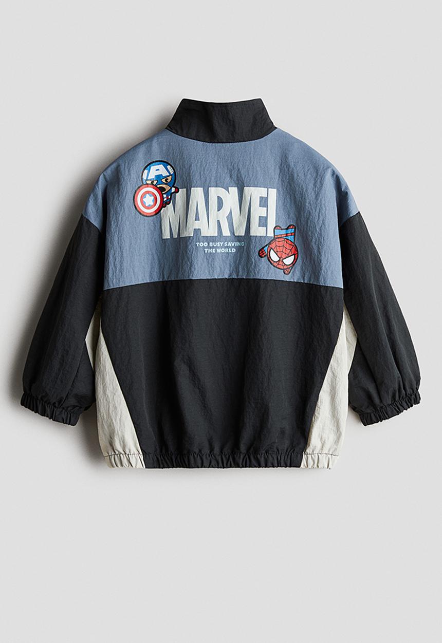 H&M - Printed windbreaker - dark grey/marvel 