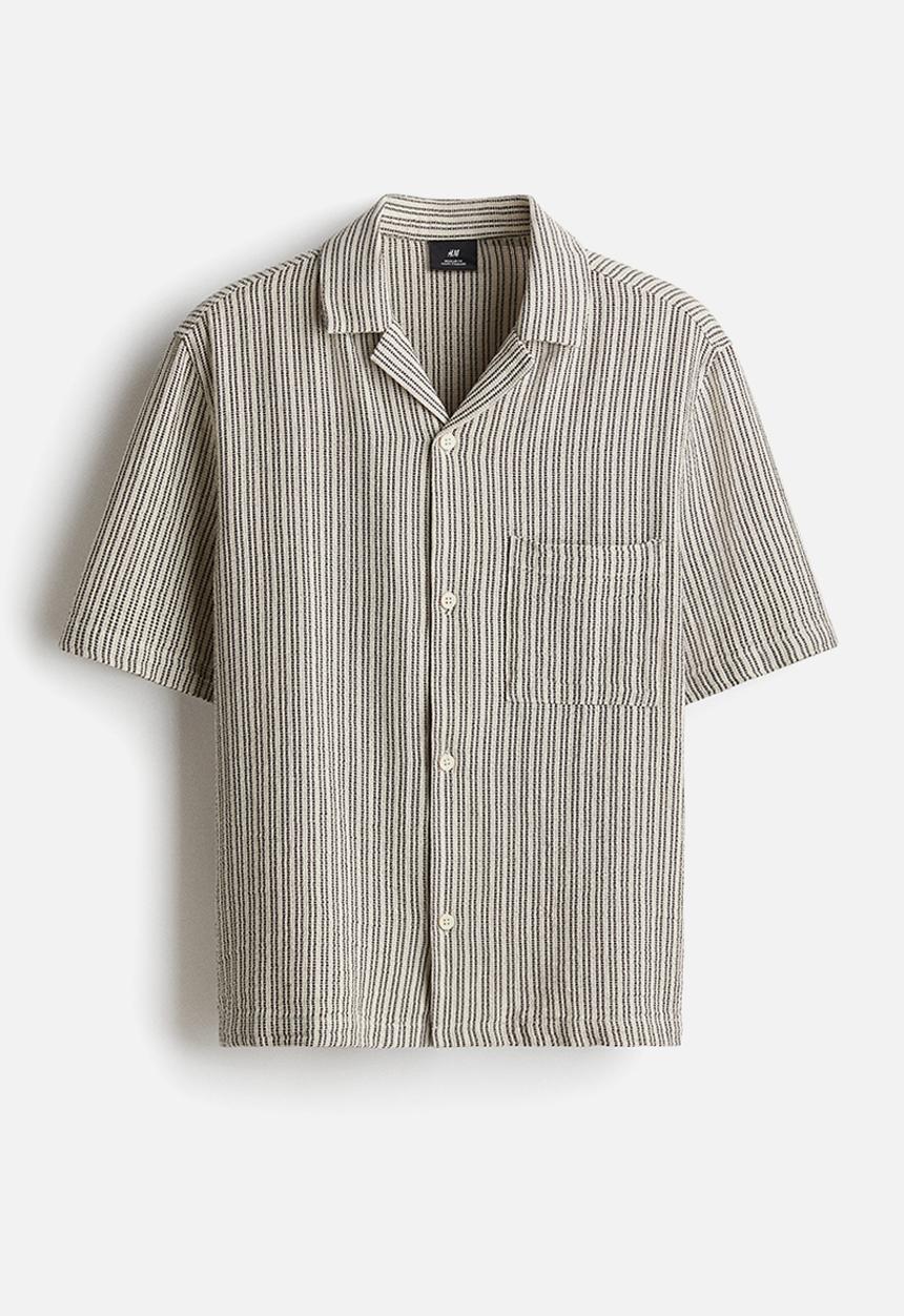 H&M - Regular fit textured resort shirt - beige striped 