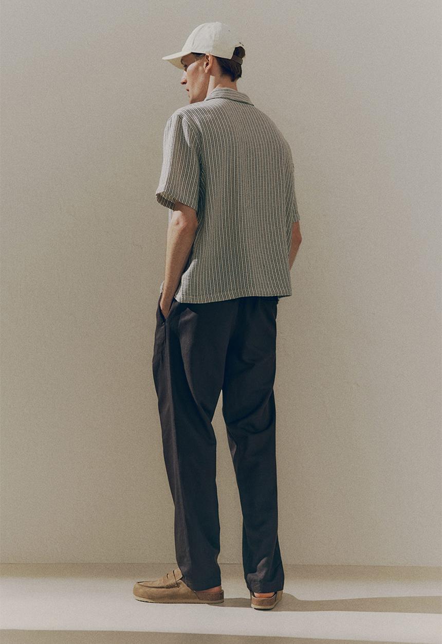 H&M - Regular fit textured resort shirt - beige striped 