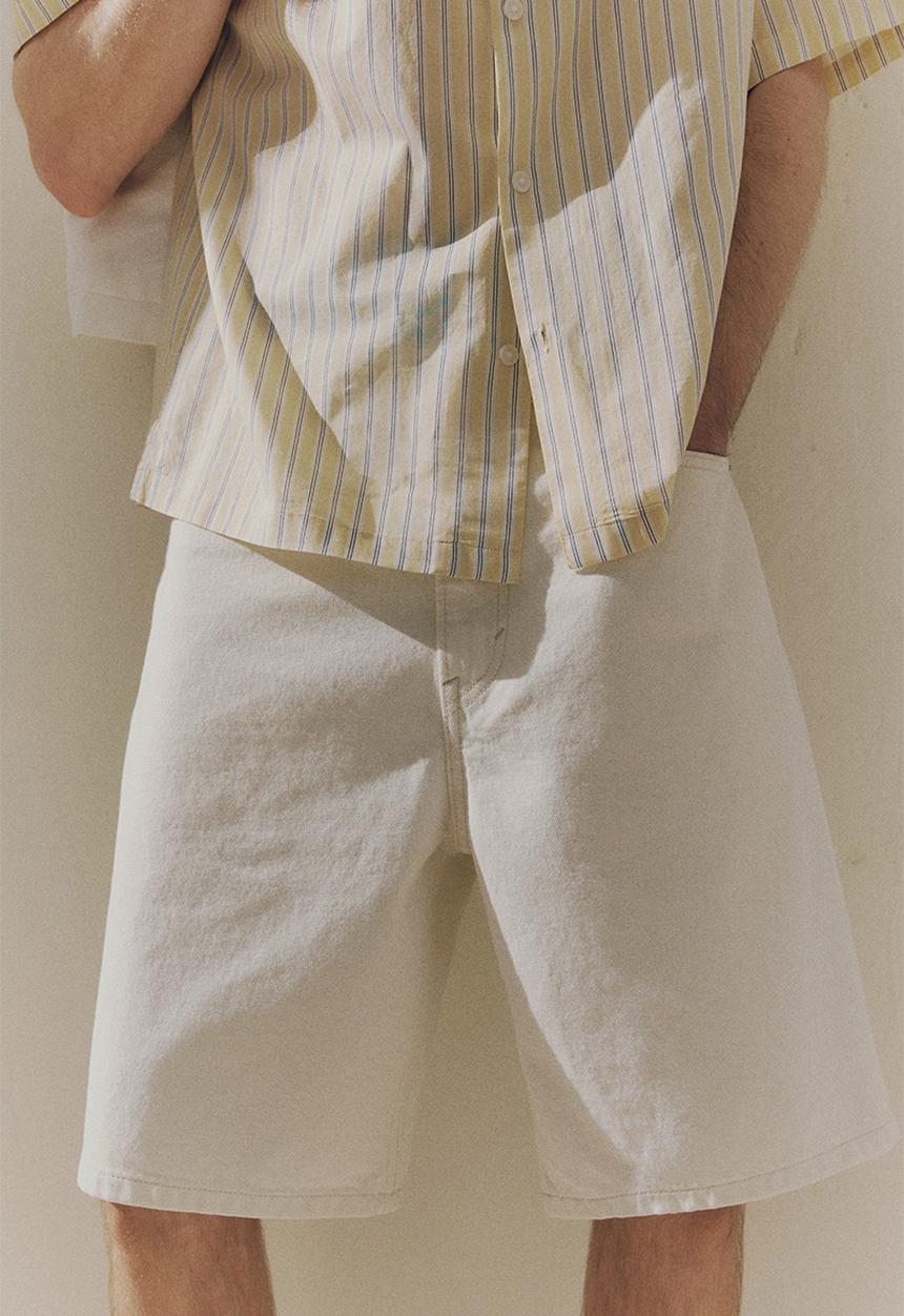 H&M - Relaxed denim shorts - cream 