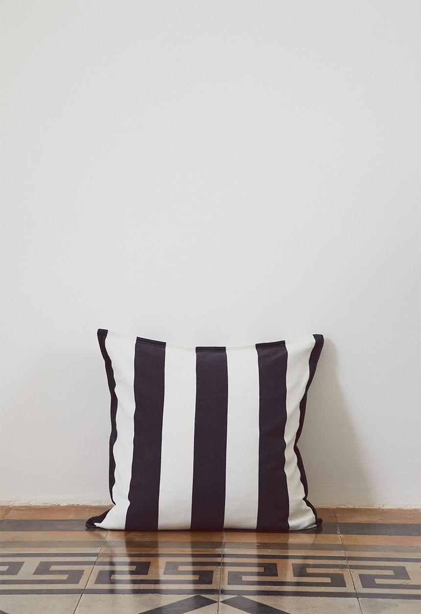 H&M - Linen-blend cushion cover - black/striped