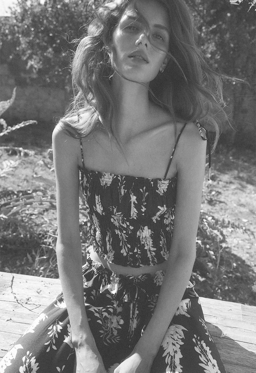 H&M - Tie-strap smocked top - black/floral 