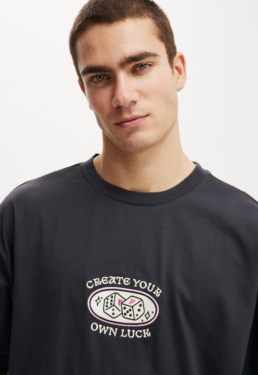 Cotton On - Box Fit Graphic T-shirt - Ink Navy/Own Luck
