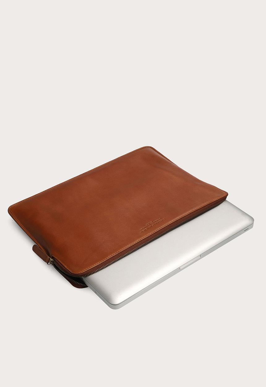 Freedom of Movement - Laptop Pouch 13" - Pecan