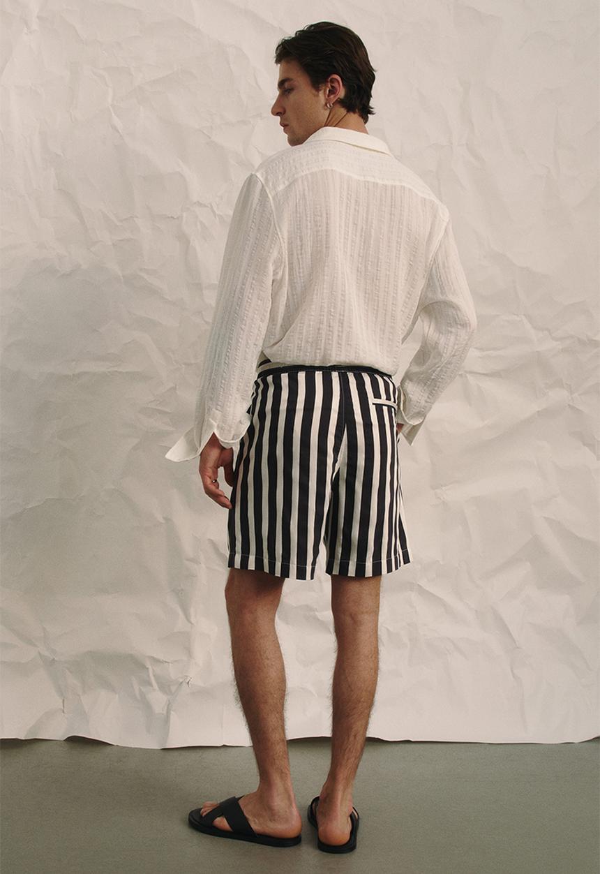 H&M - Regular fit shorts - black & white striped 