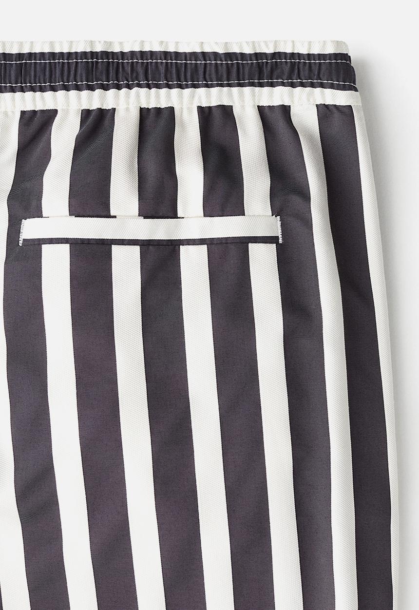 H&M - Regular fit shorts - black & white striped 