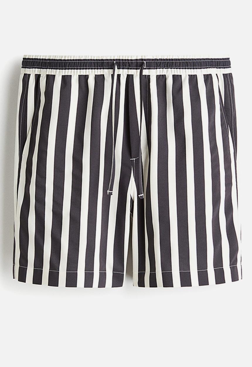 H&M - Regular fit shorts - black & white striped 