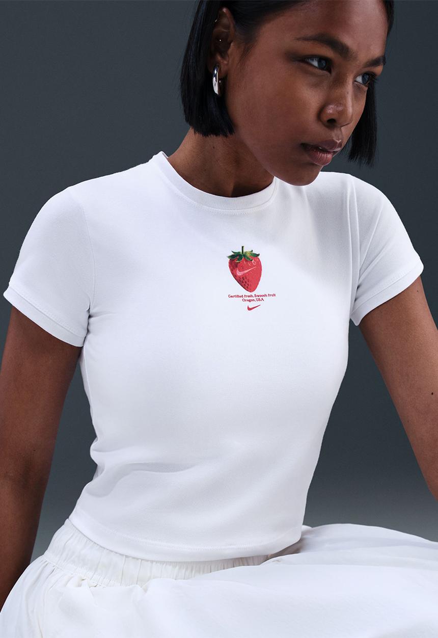 Nike - W Nsw Frt Ss Baby Stwbry Tee - White