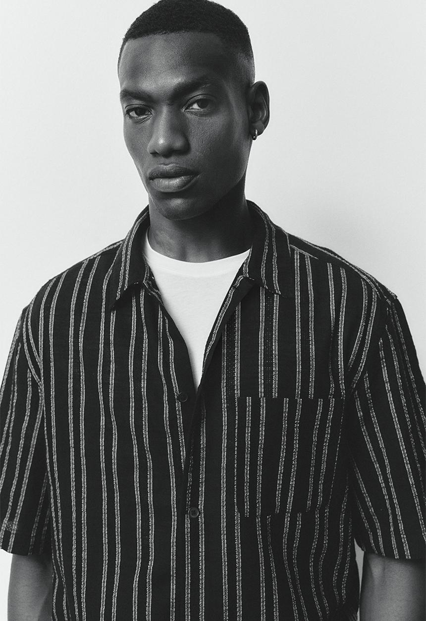 H&M - Regular fit short-sleeved shirt - black/striped
