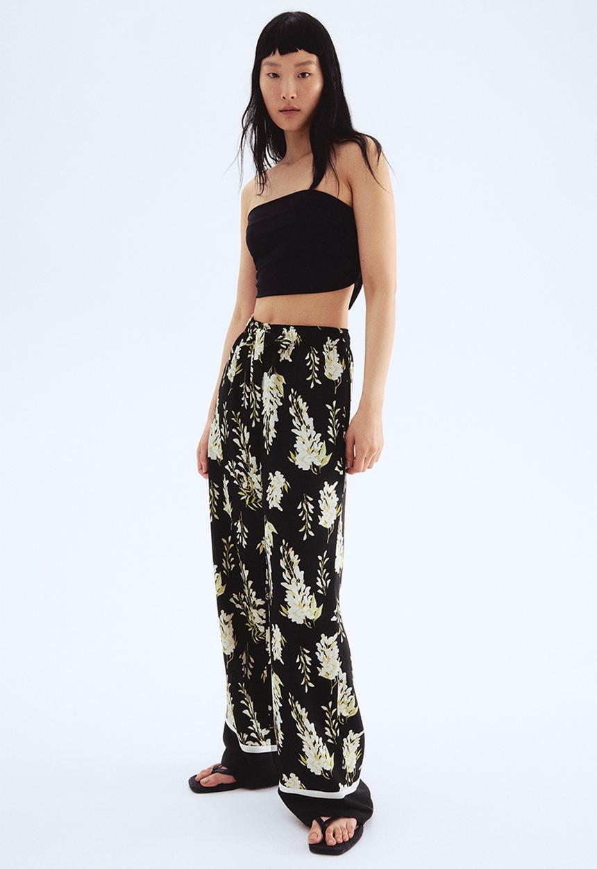 H&M - Drawstring twill trousers - black floral 
