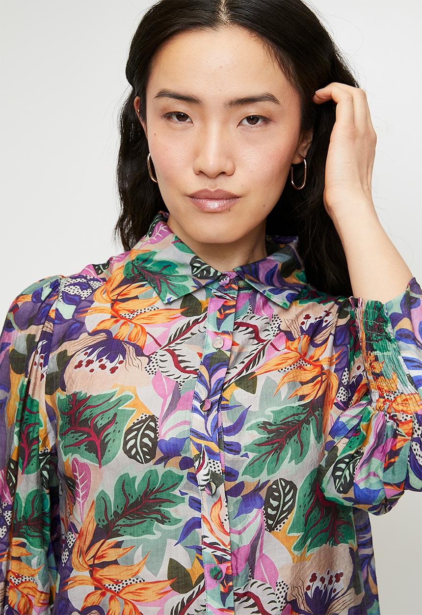 Stella Morgan - 3/4 sleeve sheer floral blouse with scoop hem - multi green