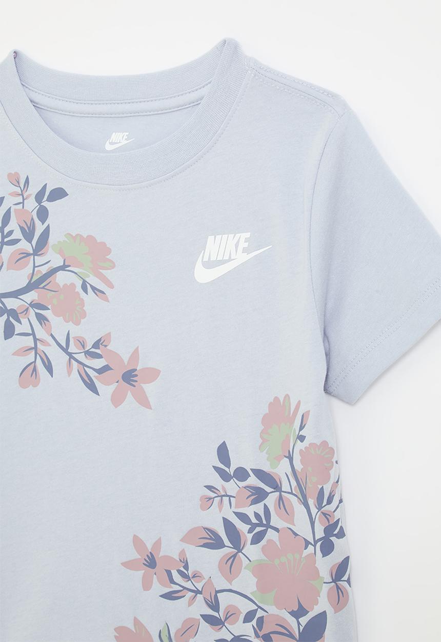 Nike - Nike printed club ringlet tee - ghost