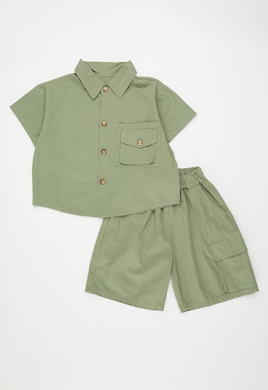 Pop Candy - Cargo style shorts with shorts - asparagus green
