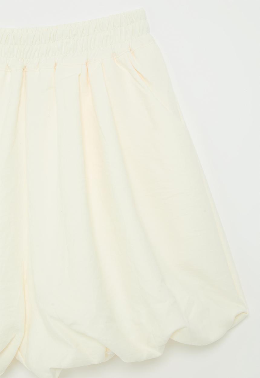 Pop Candy - Bubble shorts with slanted inset pockets - cream