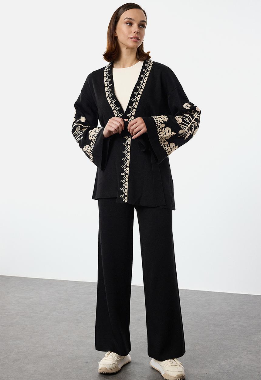 Trendyol - Double Breasted Collar Embroidered Belted Knitwear Suit Set - Black