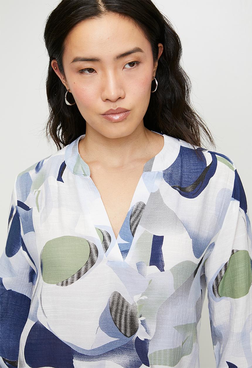 Stella Morgan - Johnny Collar V-Neck Scoop Hem Blouse - Blue