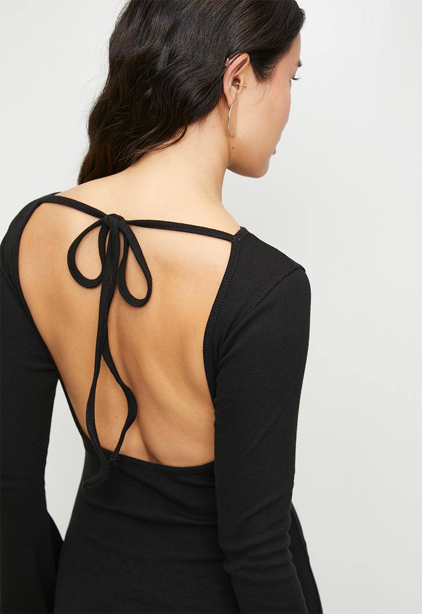 boohoo - Rib tie back midaxi dress - black