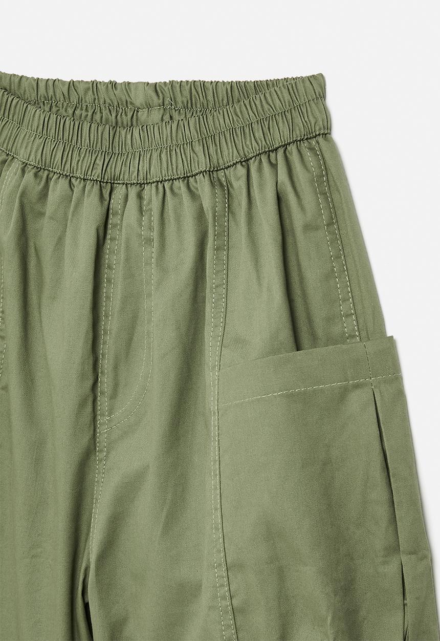 Pop Candy - Panelled shorts with large inverted pleat pockets - khaki green