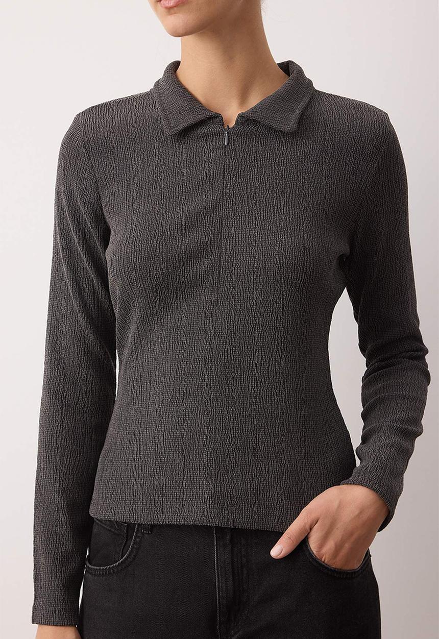 Trendyol - Textured Polo Collar Zippered Body Fitted Stretchy Knitted Blouse - Black
