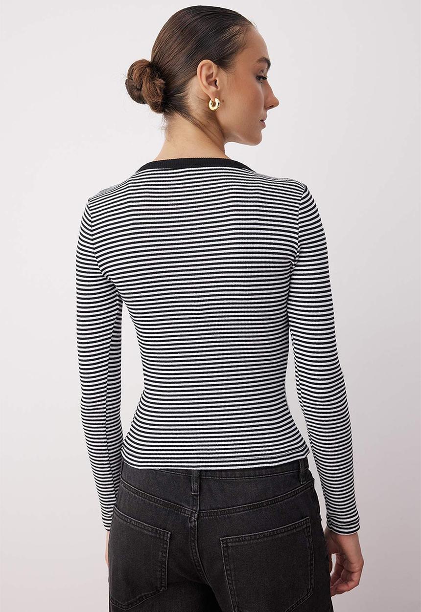 Trendyol - Button Fitted/Slim Fit Stretch Rib Knit Blouse - Black & White
