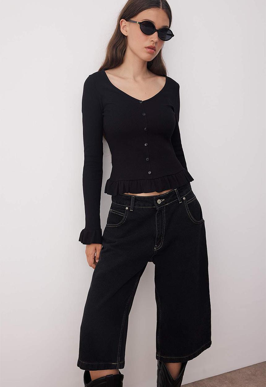 Trendyol - Ruffle Fitted/Bodycon Buttoned Knitted Blouse - Black
