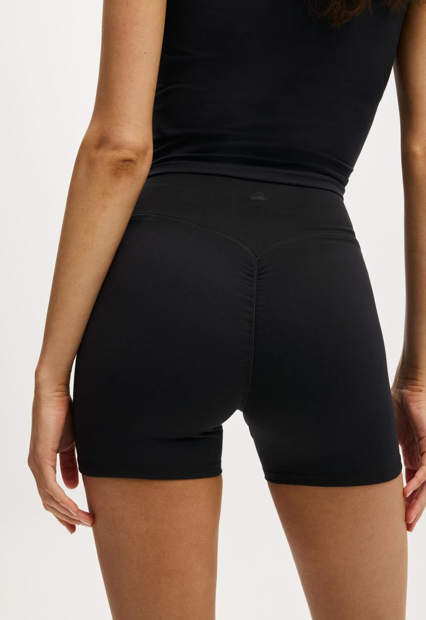 Cotton On - Ultra Soft Invisible Scrunch Shortie Short - Black