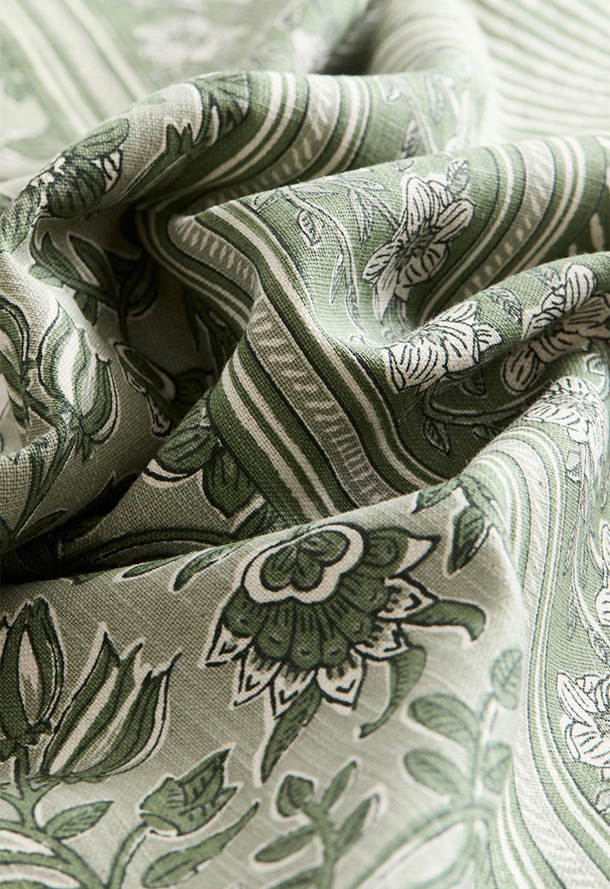 H&M - Patterned cotton tablecloth - sage green floral