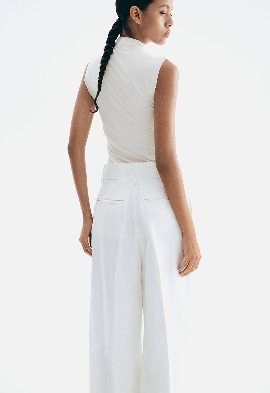 H&M - Sleeveless turtleneck top - white