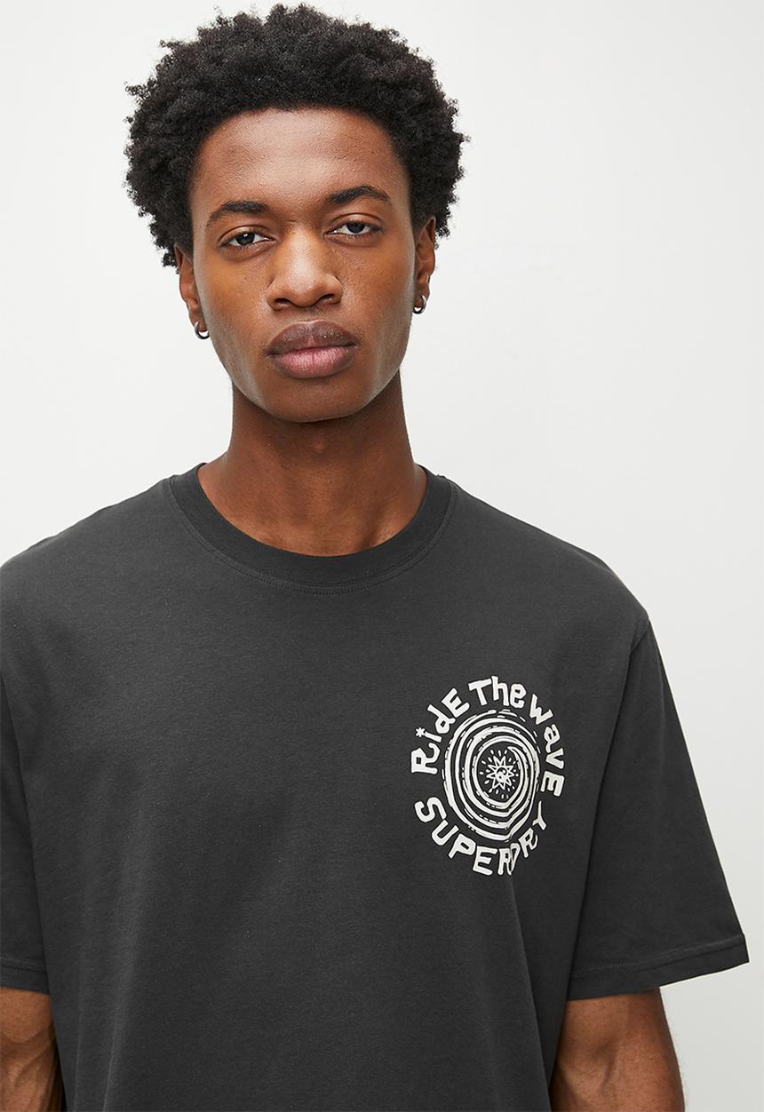 Superdry. - Outdoor Narrative Loose Tee  - Bison Black