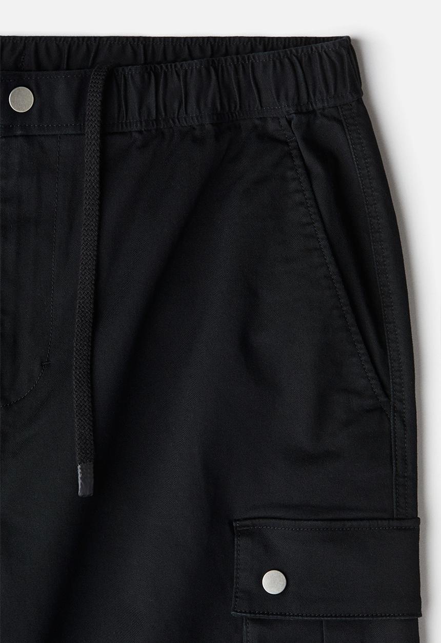 H&M - Loose fit cargo trousers - black