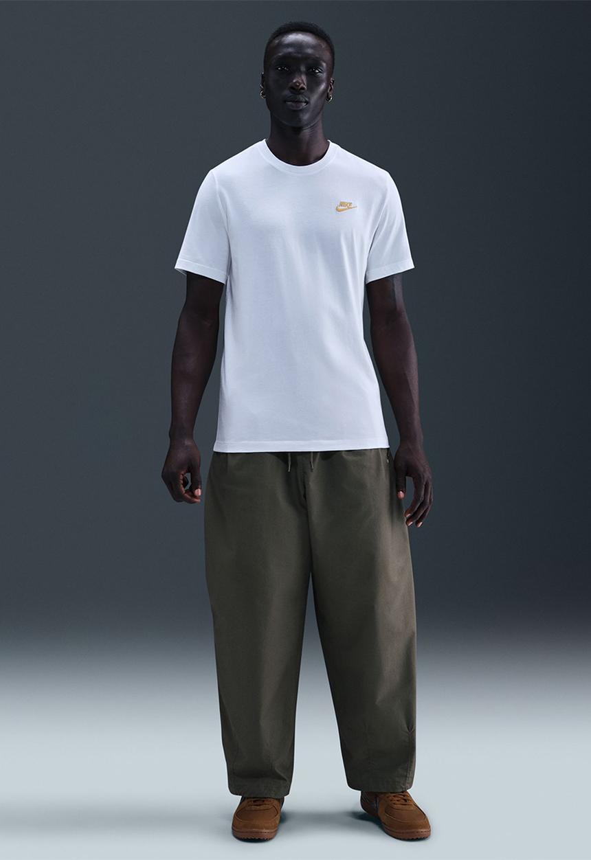 Nike - NSW Club Tee fash - White/Metallic Gold