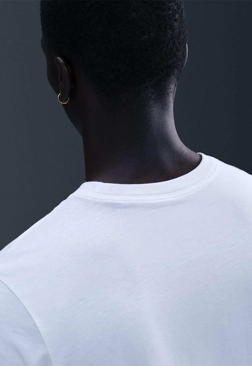 Nike - NSW Club Tee fash - White/Metallic Gold
