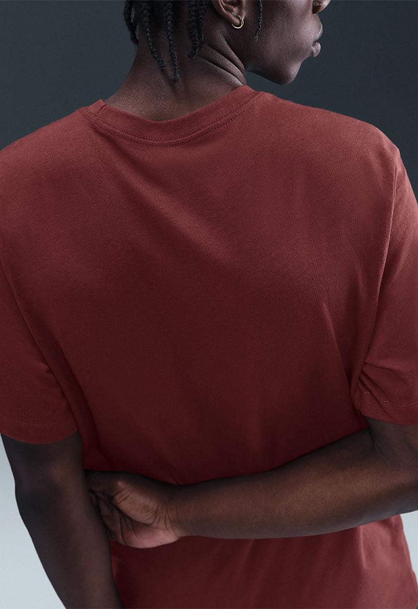 Nike - NSW  Icon Futura Tee - Dark TeaRed