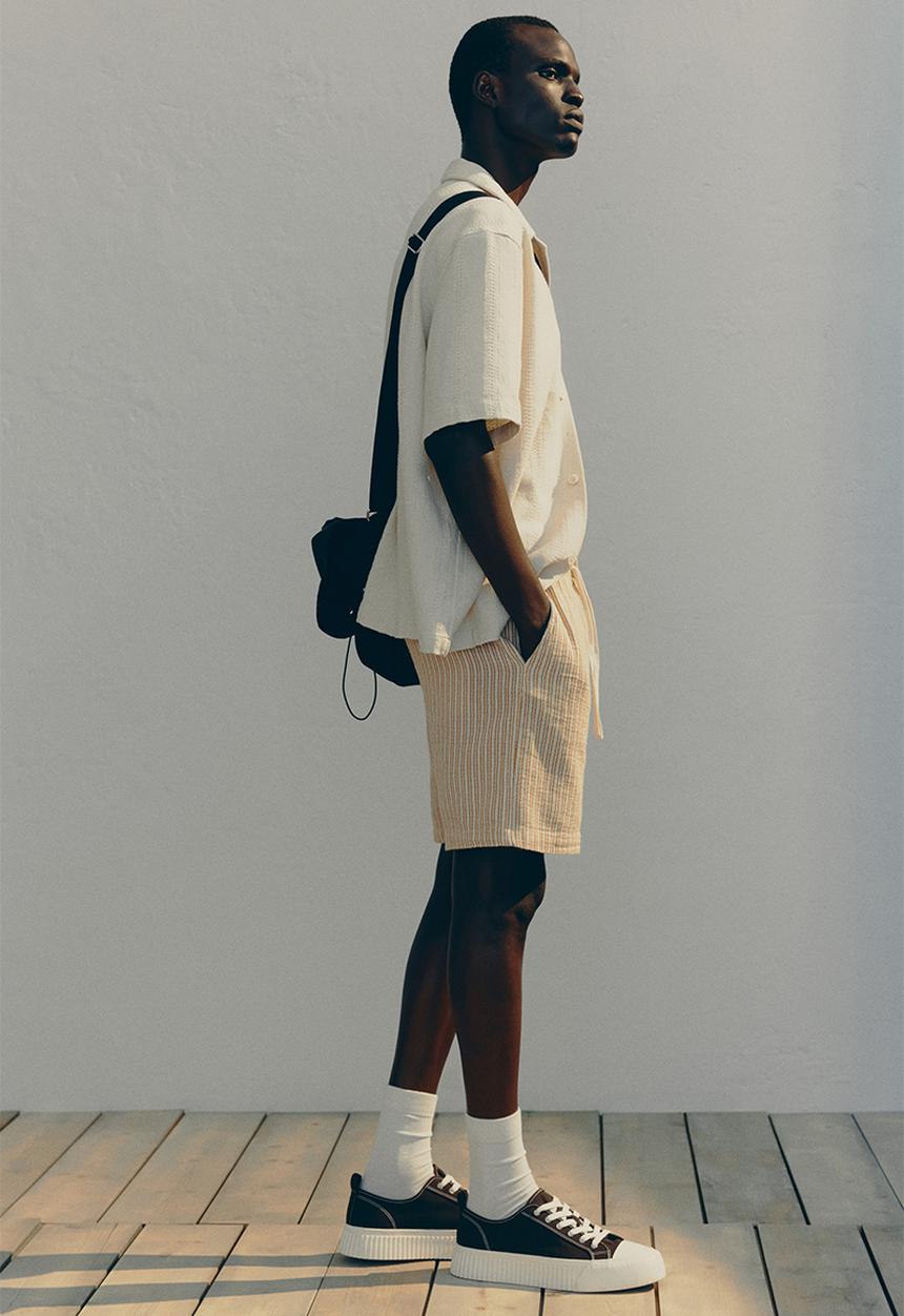 H&M - Regular fit woven shorts - yellow striped