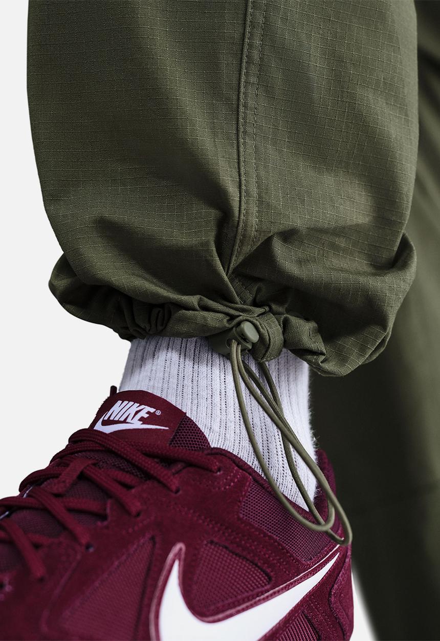 Nike - NSW Club Woven Cargo Pants  - Olive