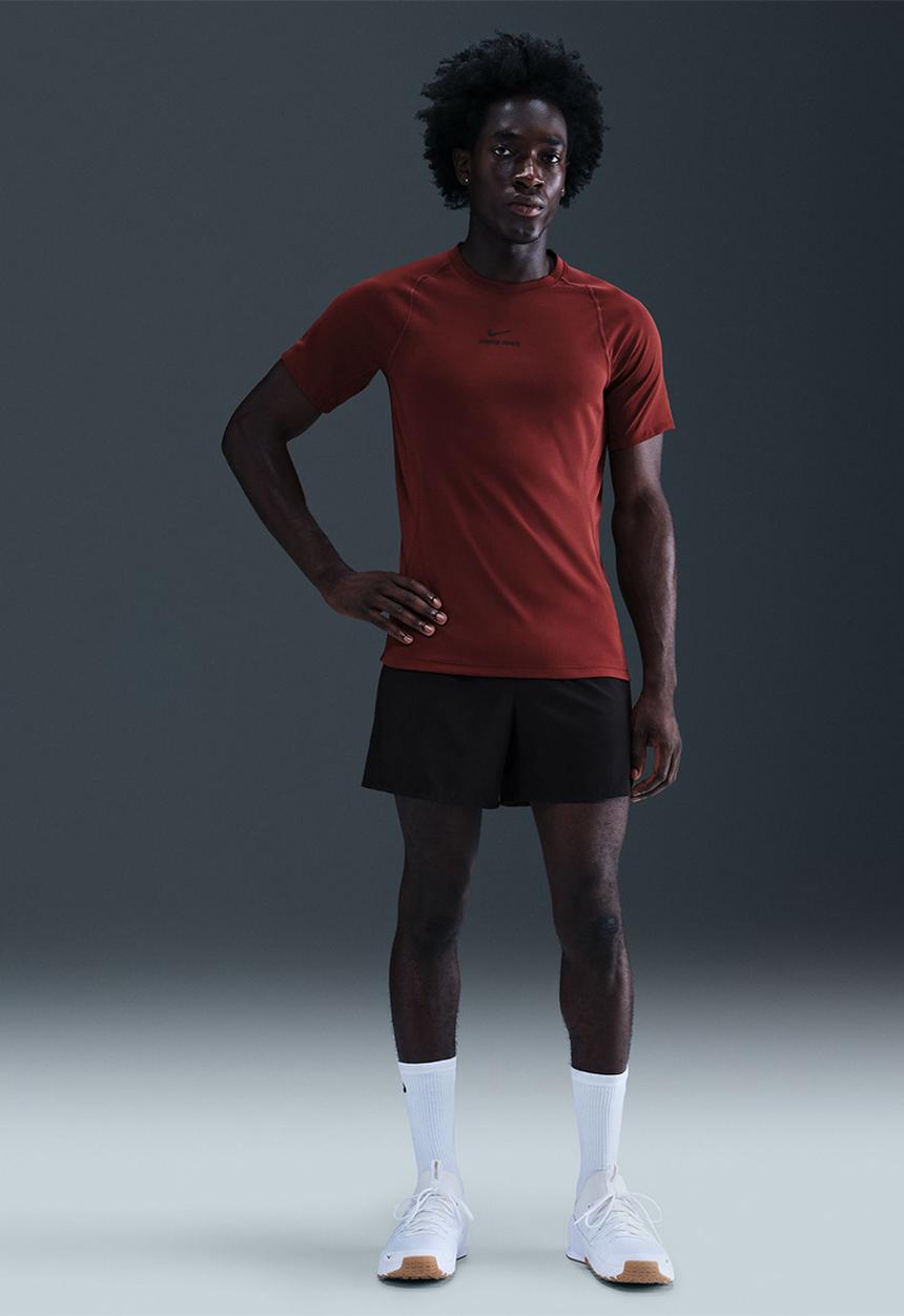 Nike - Nike Pro Training  Dri-FIT S/S Top - Dark TeaRed/Black