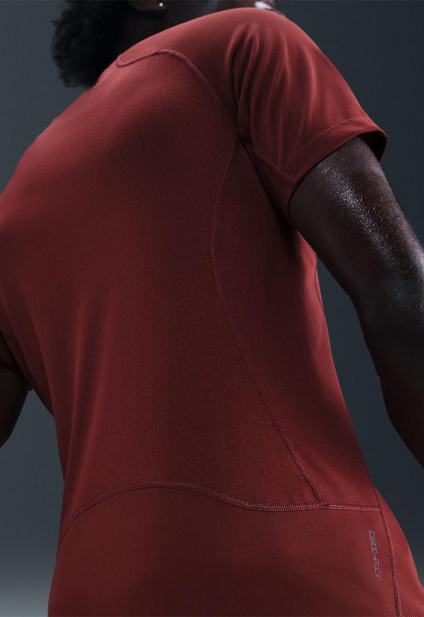 Nike - Nike Pro Training  Dri-FIT S/S Top - Dark TeaRed/Black