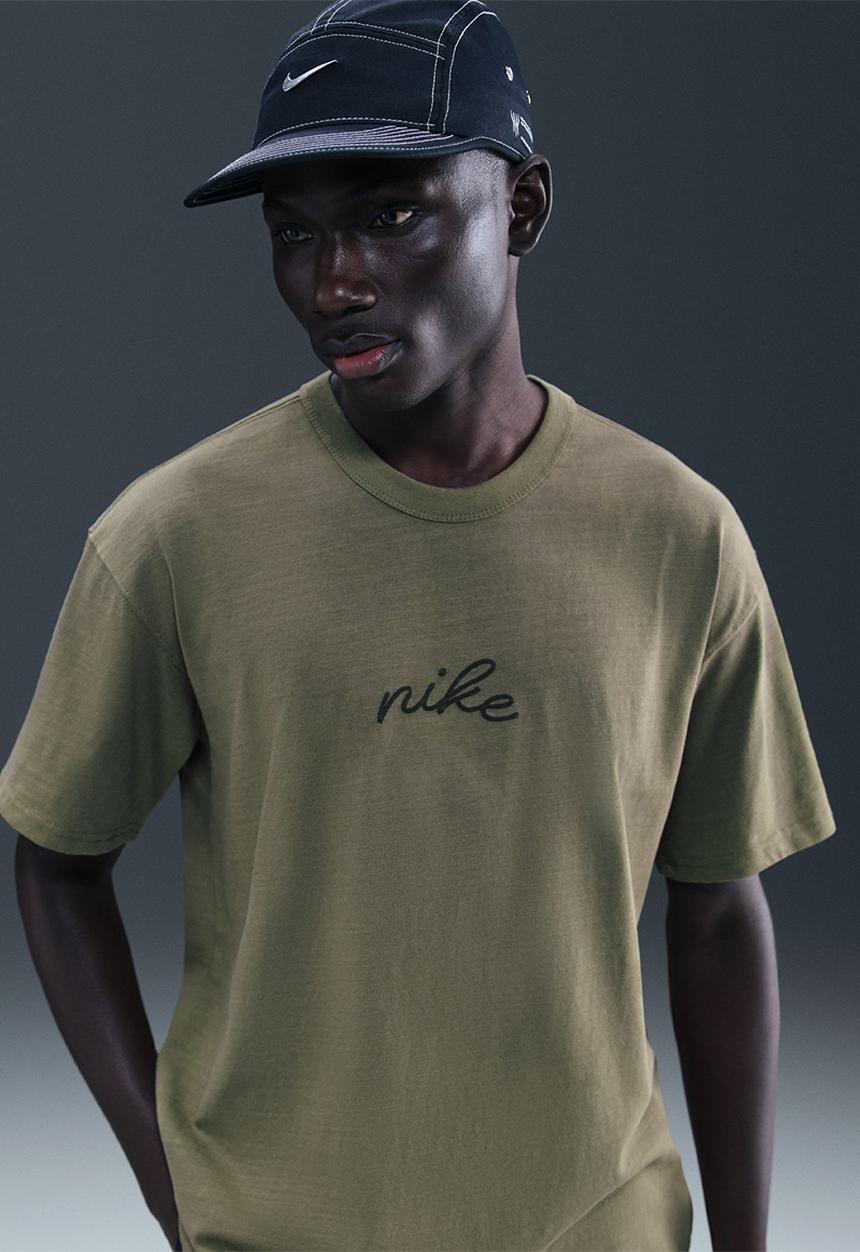 Nike - NSW Premium Essentials  T-Shirt  - MediuOlive
