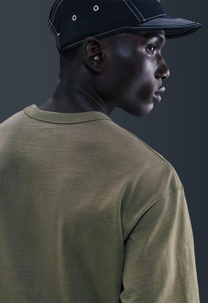 Nike - NSW Premium Essentials  T-Shirt  - MediuOlive