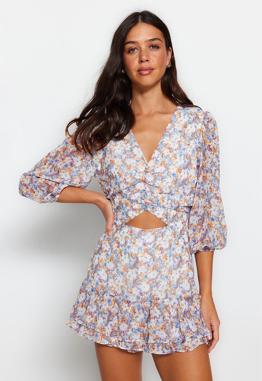 Trendyol - Floral Patterned Cut Out Detailed Mini Lined Chiffon Woven Jumpsuit - Multi