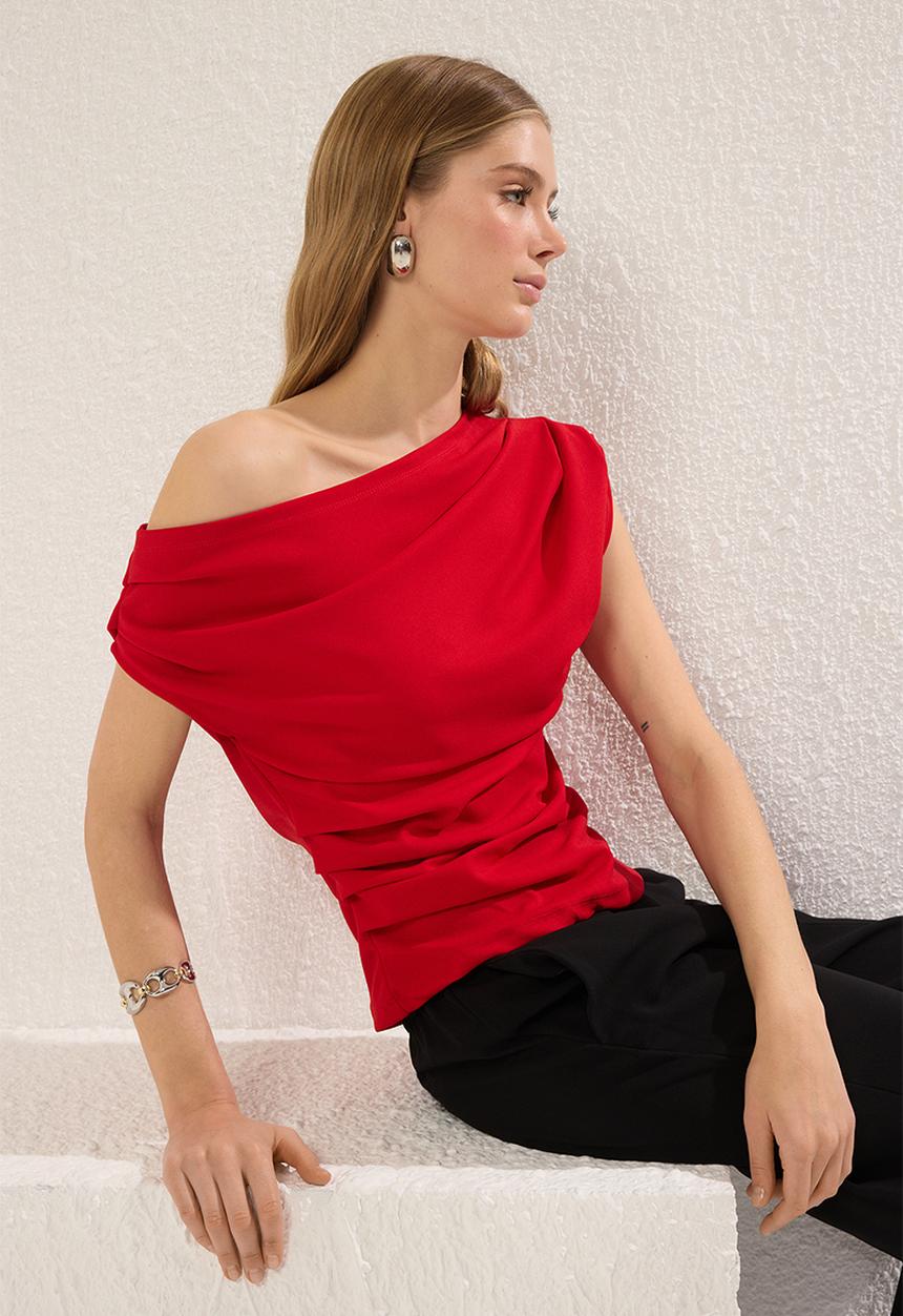 Trendyol - Knitted Blouse with Asymmetrical Neckline and Drape Detail - Red