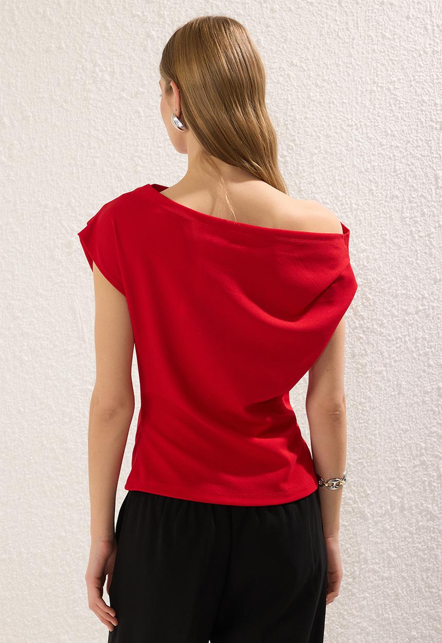 Trendyol - Knitted Blouse with Asymmetrical Neckline and Drape Detail - Red