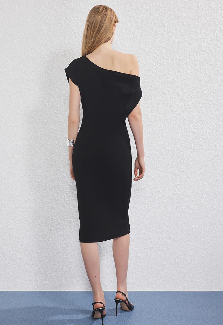 Trendyol - Midi Straight Cut Knit Dress - Black