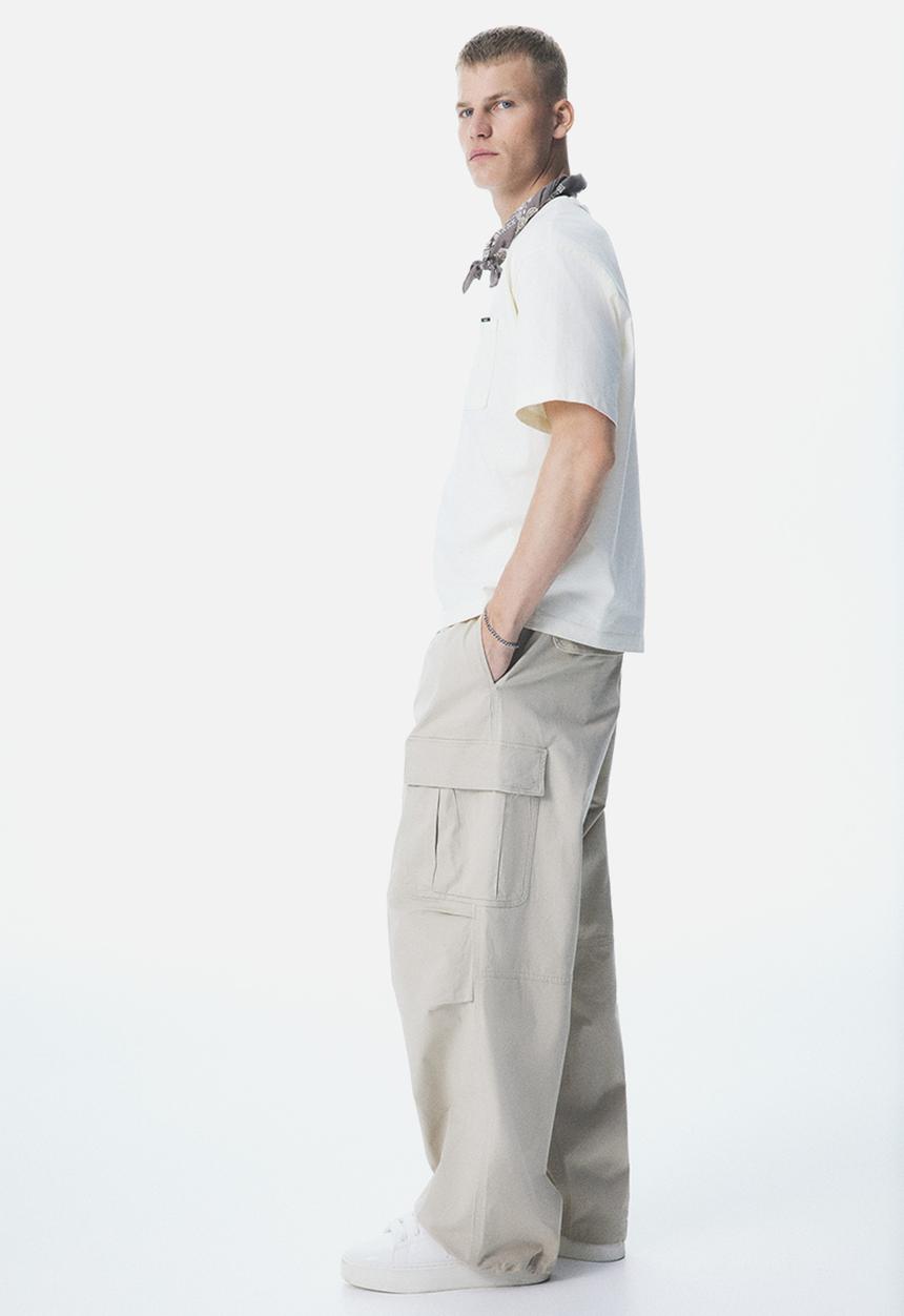 H&M - Loose fit cargo trousers - beige