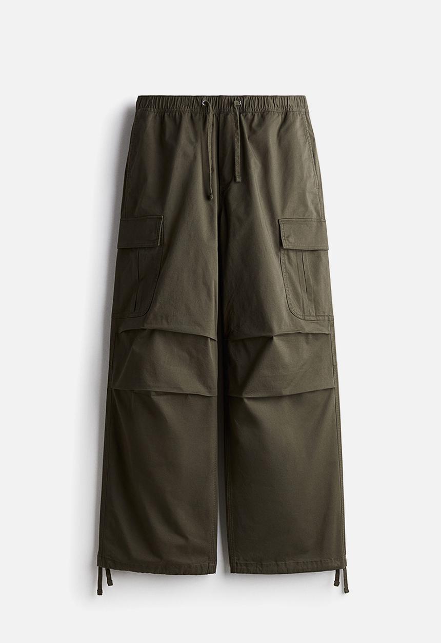H&M - Loose fit cargo trousers - dark khaki green